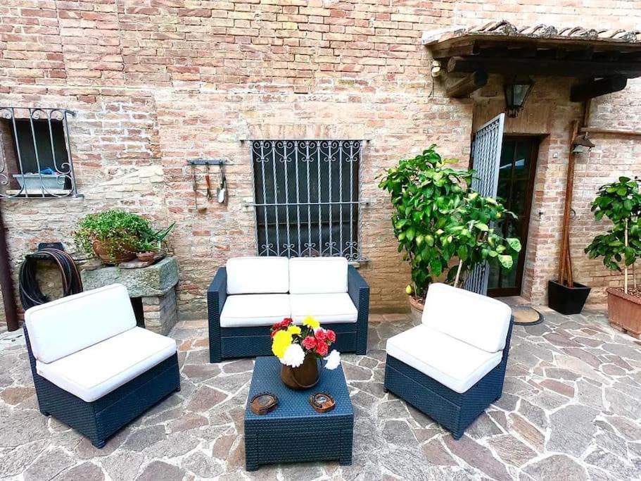 Casa Lazzaro Al Centro Di Siena Villa Exterior foto