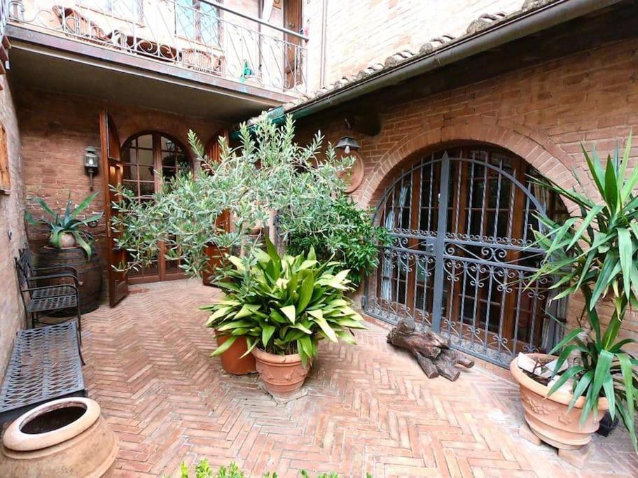 Casa Lazzaro Al Centro Di Siena Villa Exterior foto