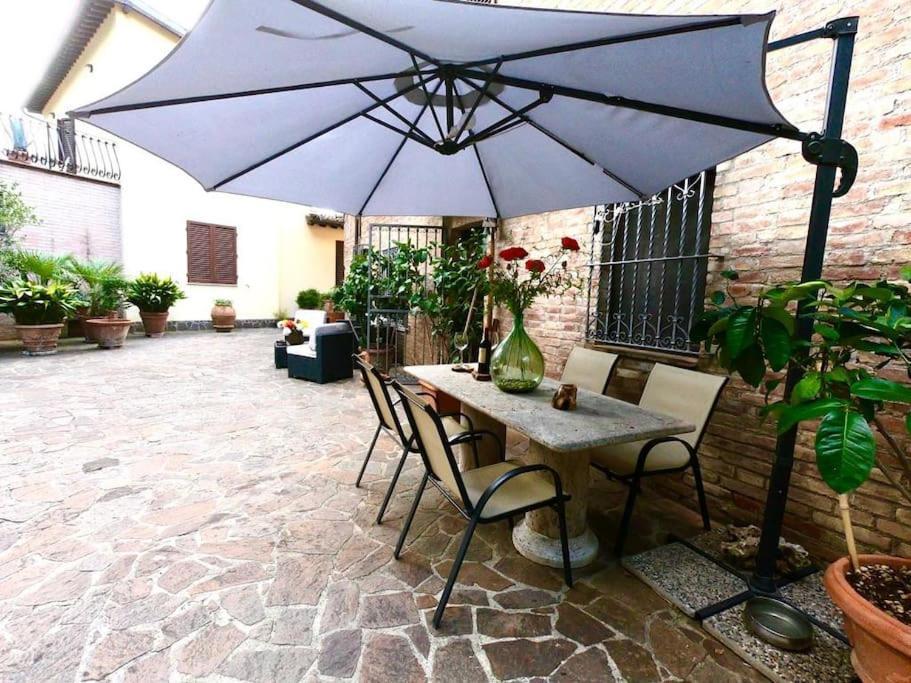 Casa Lazzaro Al Centro Di Siena Villa Exterior foto